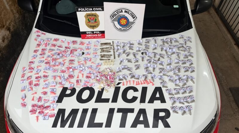 Polícia apreende drogas durante ação contra o tráfico em Areias