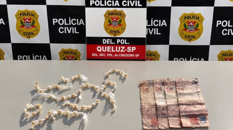 Adolescente é apreendido com 55 pedras de crack em Queluz