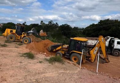 Lavrinhas inicia terraplanagem para construção de 20 casas populares